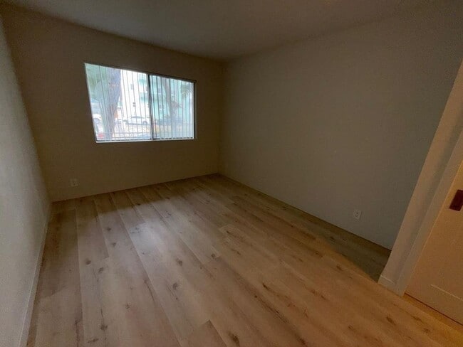 Building Photo - 10760 Rose Ave