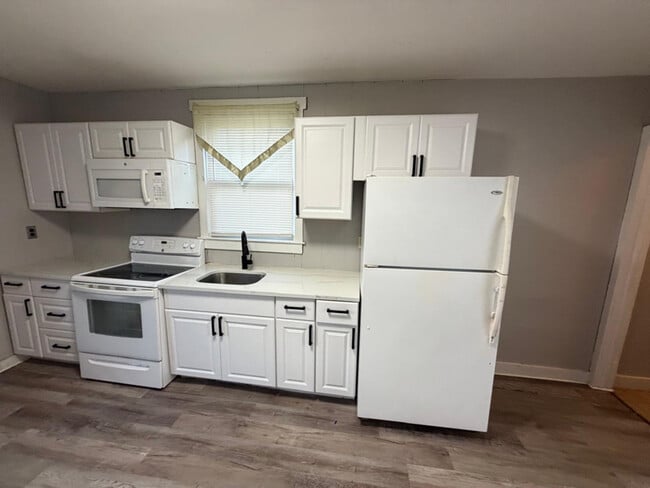 Building Photo - 127 Liverpool Ave