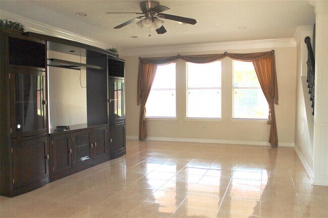 Building Photo - 2719 Meiko Dr