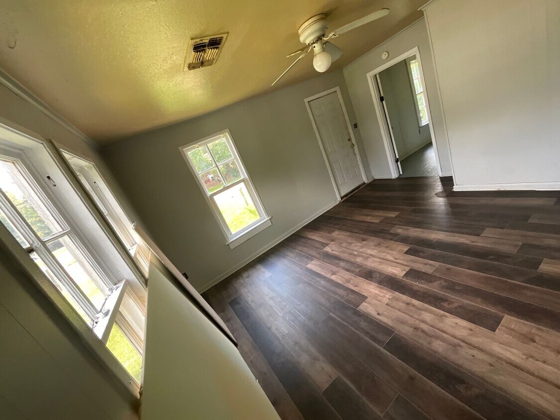 Building Photo - 433 Yarbrough St.-