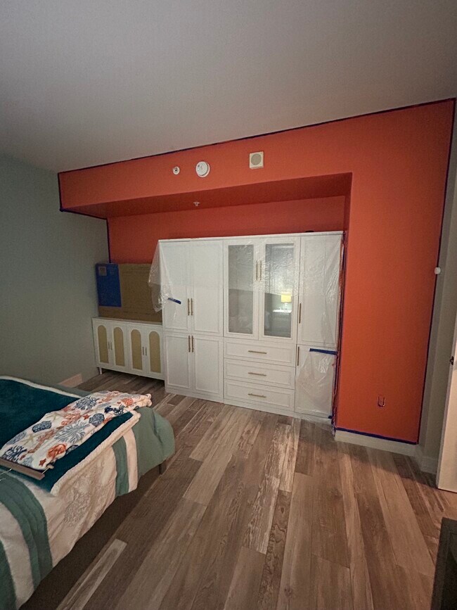 Building Photo - 3000 Oasis Grand Blvd