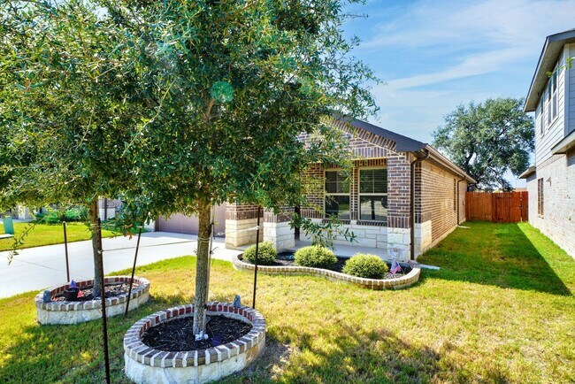 Building Photo - Gorgeous 4-Bedroom Home in Westpointe East...