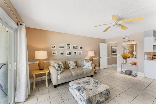 Building Photo - 8743 Thomas Dr