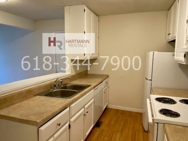 Building Photo - 10 Cougar Dr