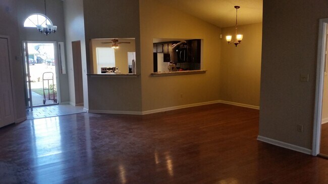 Building Photo - GA Town Home