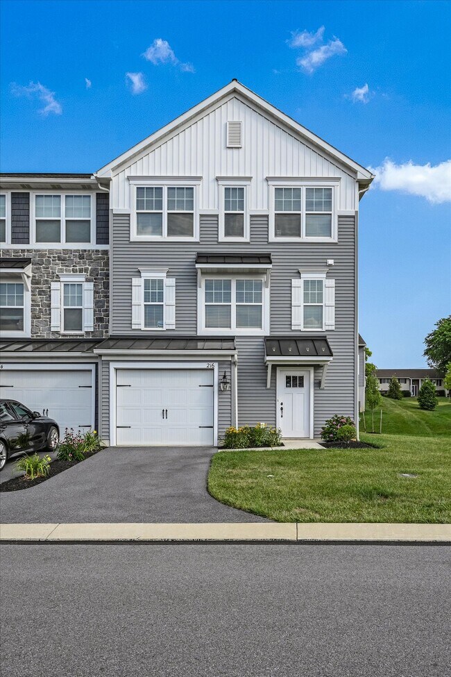 Building Photo - 216 Highland Ct