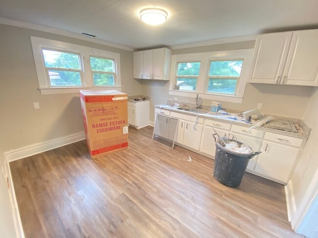 Foto del edificio - Fully Renovated 2bd/1ba House close to Downtown & I77