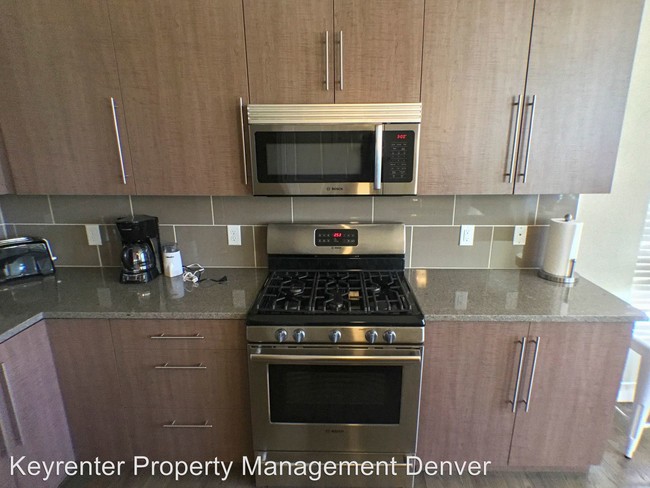 Building Photo - 2 br, 2 bath Townhome - 2134 N Clay Street