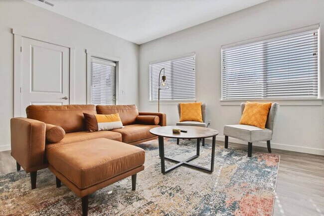 Foto del edificio - 5494 Cherry Ln