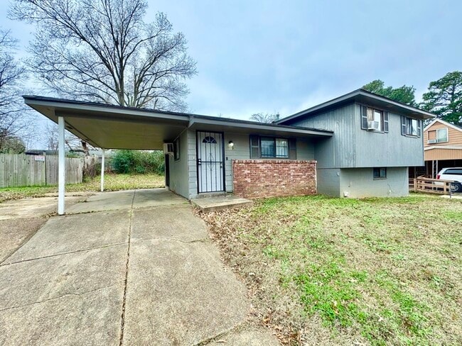 Building Photo - 735 Ledbetter Ave