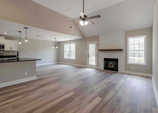 Building Photo - 180 Bonnell Dr