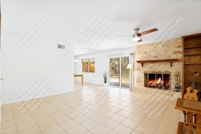 Foto del edificio - 3 br, 2 bath House - 12015 Carmel Park Lane