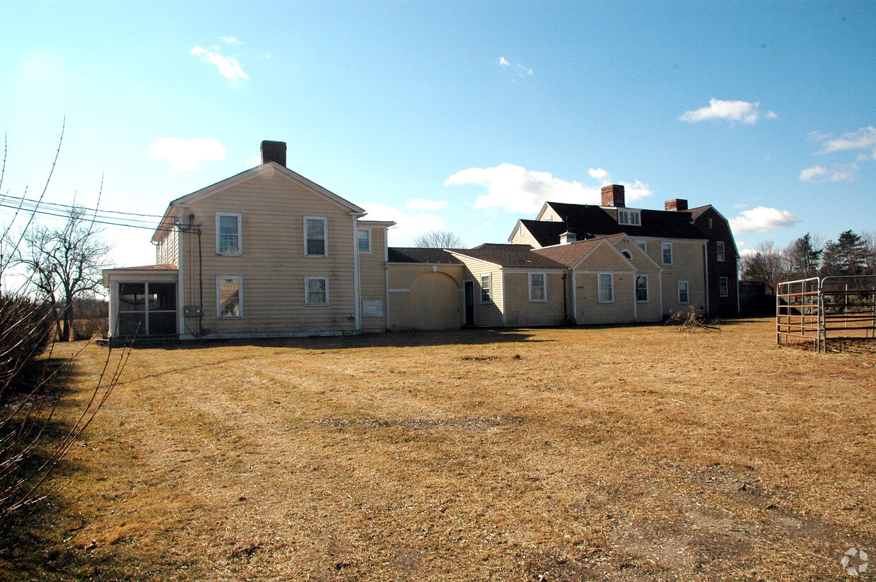 Building Photo - 122 Old Ayer Rd