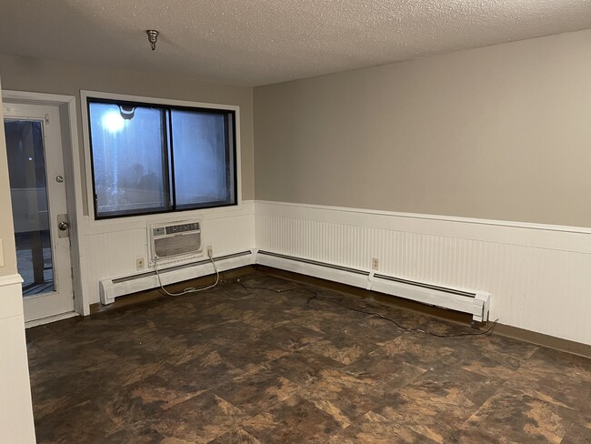 Building Photo - 1204 Plainview Ln