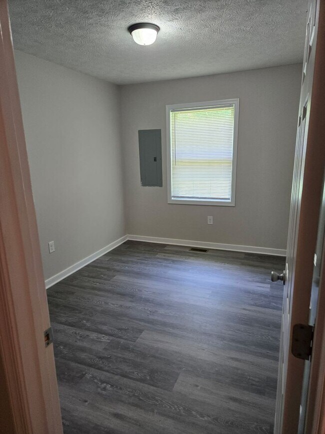 Foto del edificio - 2 bed 1 bath Duplex Blackstone-Convenient to Fort Pickett