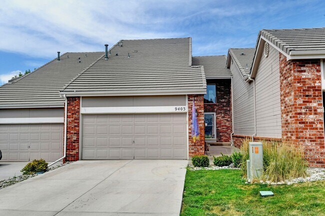 Foto del edificio - Beautiful luxury townhome style condominiu...