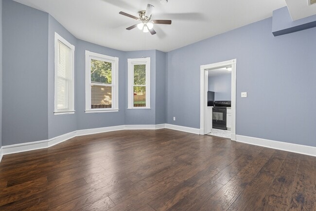 Foto del edificio - 5821 Royal Oak Ave