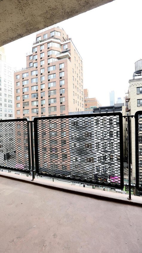 Foto principal - 160 E 35th St