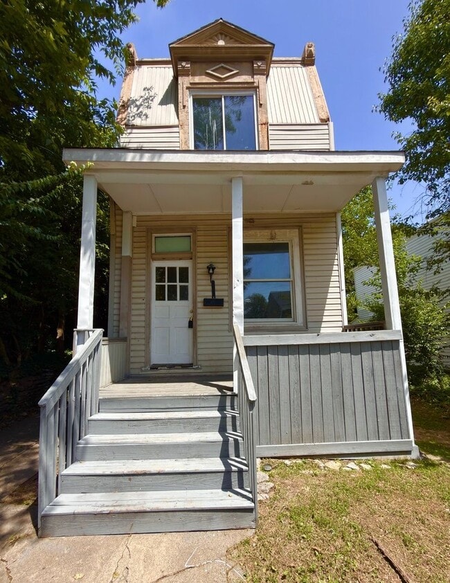 Building Photo - 1030 Considine Ave