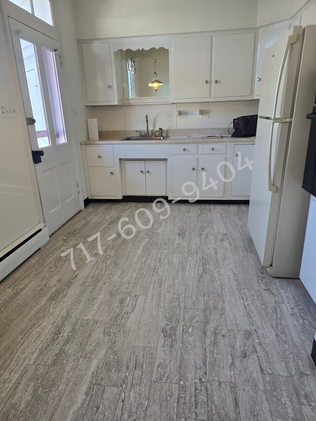 Building Photo - 116 E Main St