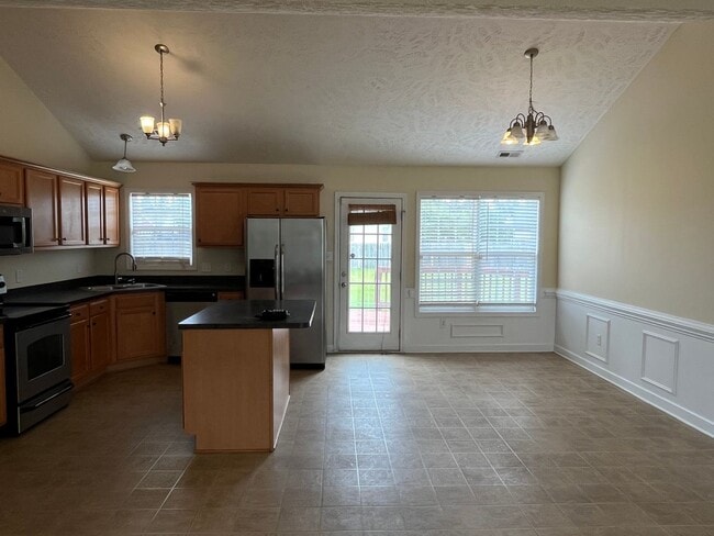 Building Photo - Charming 4 Bed, 2 Bath Home in Raeford