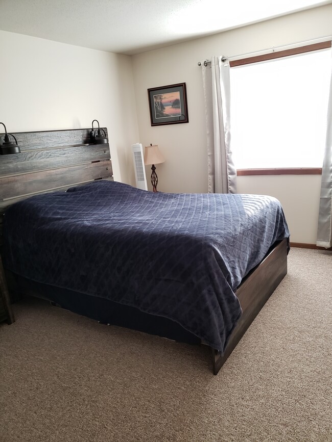 Master bedroom - 108 Heather Ln