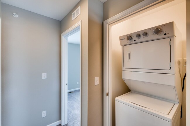 Foto del edificio - 3 Bedroom Townhomes For Rent