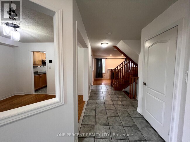 Photo du bâtiment - 10 Royal Park Blvd