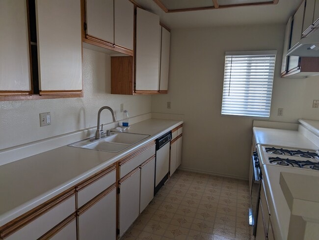 Photo - 1328 W Gardena Blvd Apartment