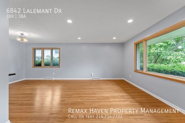 Building Photo - 6842 Lalemant Dr. Parma, OH - Spacious 3 b...