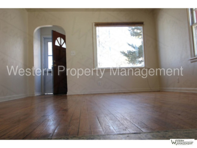 Building Photo - 2 Bed, 1 Bath House