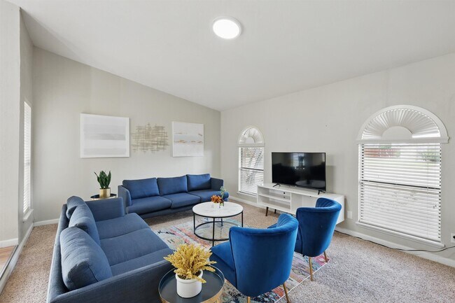 Foto del edificio - 3454 Livingston Ln