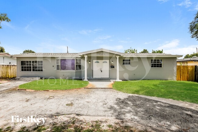 Building Photo - 7171 SW 10th Ct