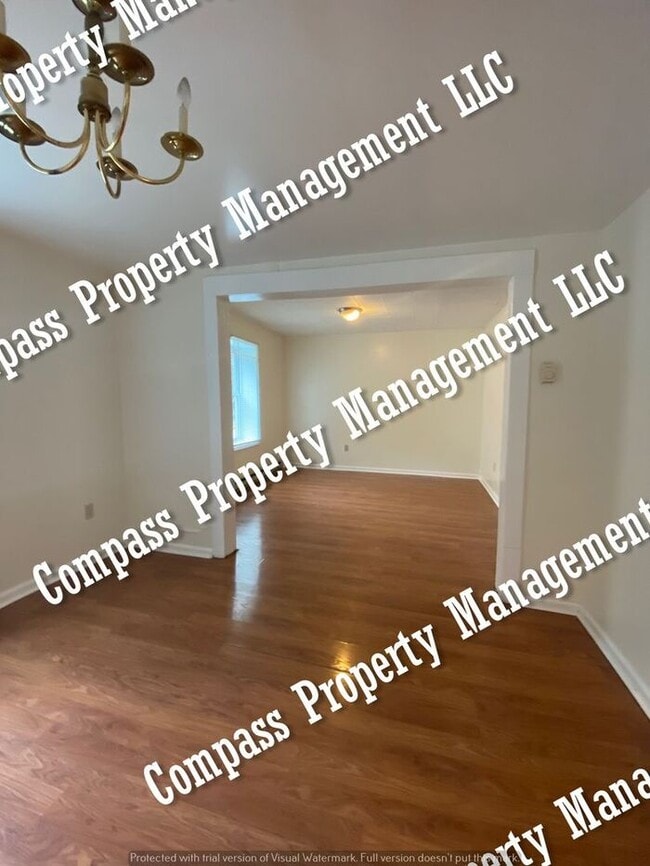 Building Photo - $1195 - 2 Bed, 1 Bath 1st Floor Apartment ...