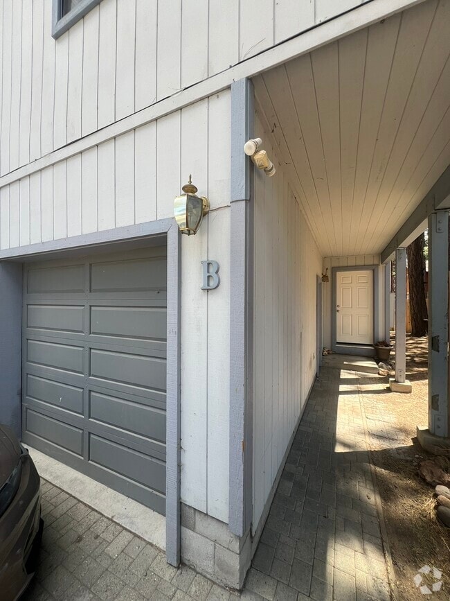 Building Photo - 3364 Treehaven Dr
