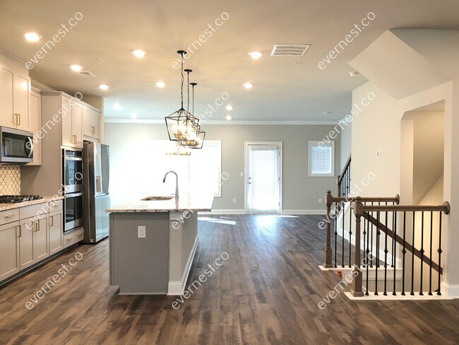 Building Photo - Beautiful Tri-level Executive End Unit 4 Bed/ 3.5 Bath townhome!  Coming Soon!