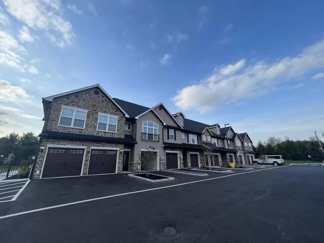 Building Photo - 1047 Cetronia Rd