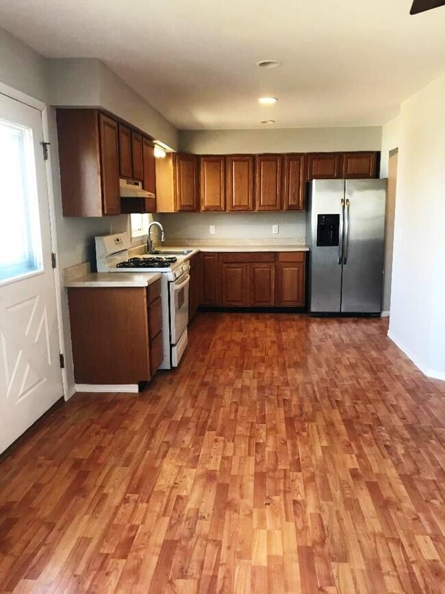 Building Photo - 110 Maple Ave