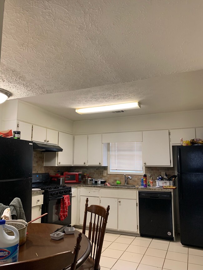 Building Photo - 1225 Creek Forest Ct NW