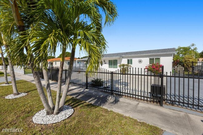 Foto del edificio - 5 br, 2 bath House - 4825 NW 184th ter