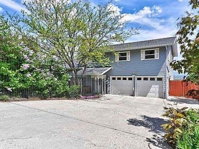 Building Photo - 5 Bedroom 3-1/2 Bath House For Rent