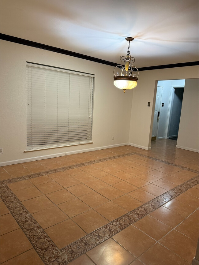 Building Photo - 1333 Carriage Dr