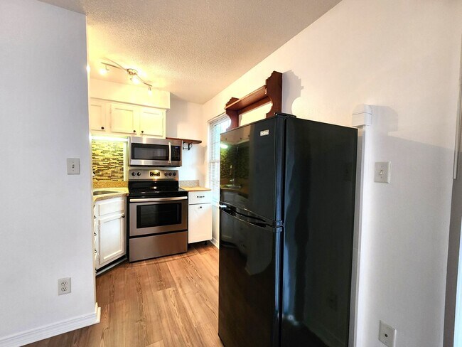 Foto del edificio - Charming Studio Condo Unit; Private Fenced...