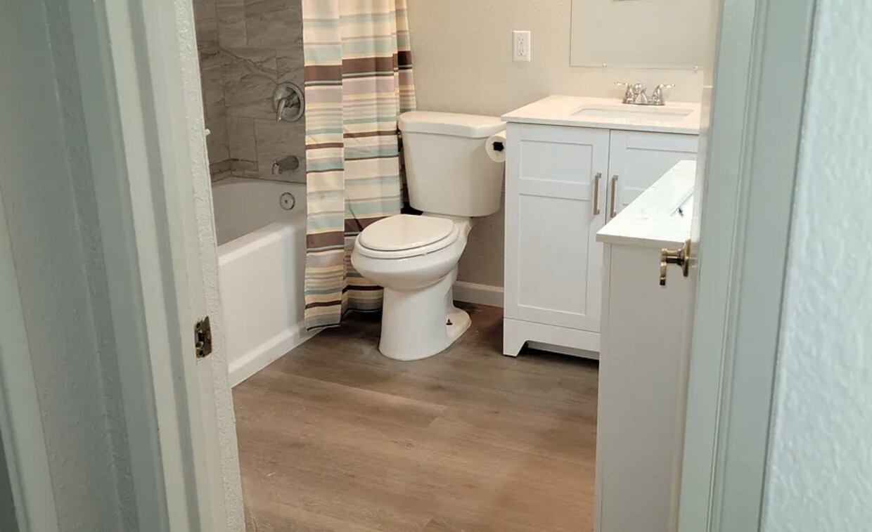 Foto del edificio - Spacious 4/2 Ranch (Avail 7/15) - Please r...