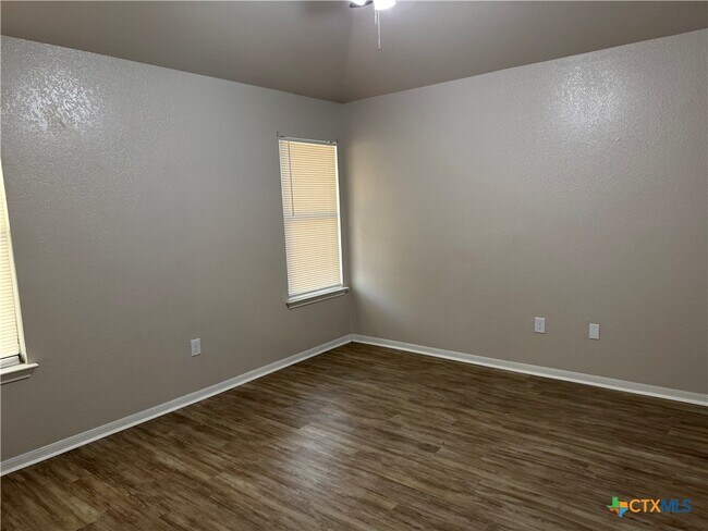 Foto del edificio - 916 Whirlaway Dr