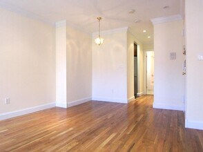 Building Photo - 220 W 104th St
