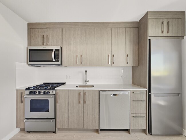 Photo du bâtiment - 110-18A 18a St NW