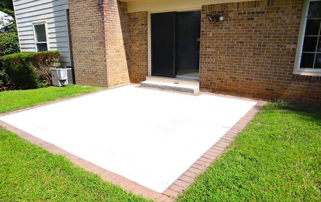 Building Photo - Fabulous Updated 4 Bedroom, 2.5 Bathroom H...