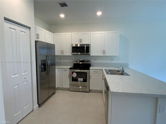 Building Photo - 3 br, 2.5 bath House - 11972 SW 244th Ln