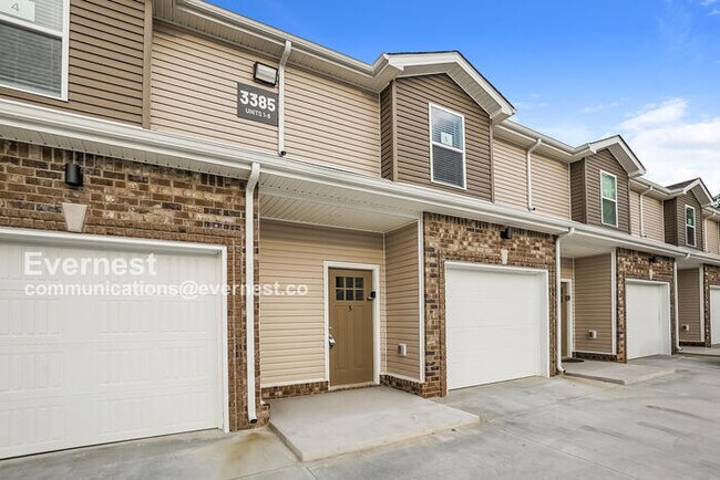 Foto del edificio - Charming 2-Bedroom Clarksville Home – Pets...